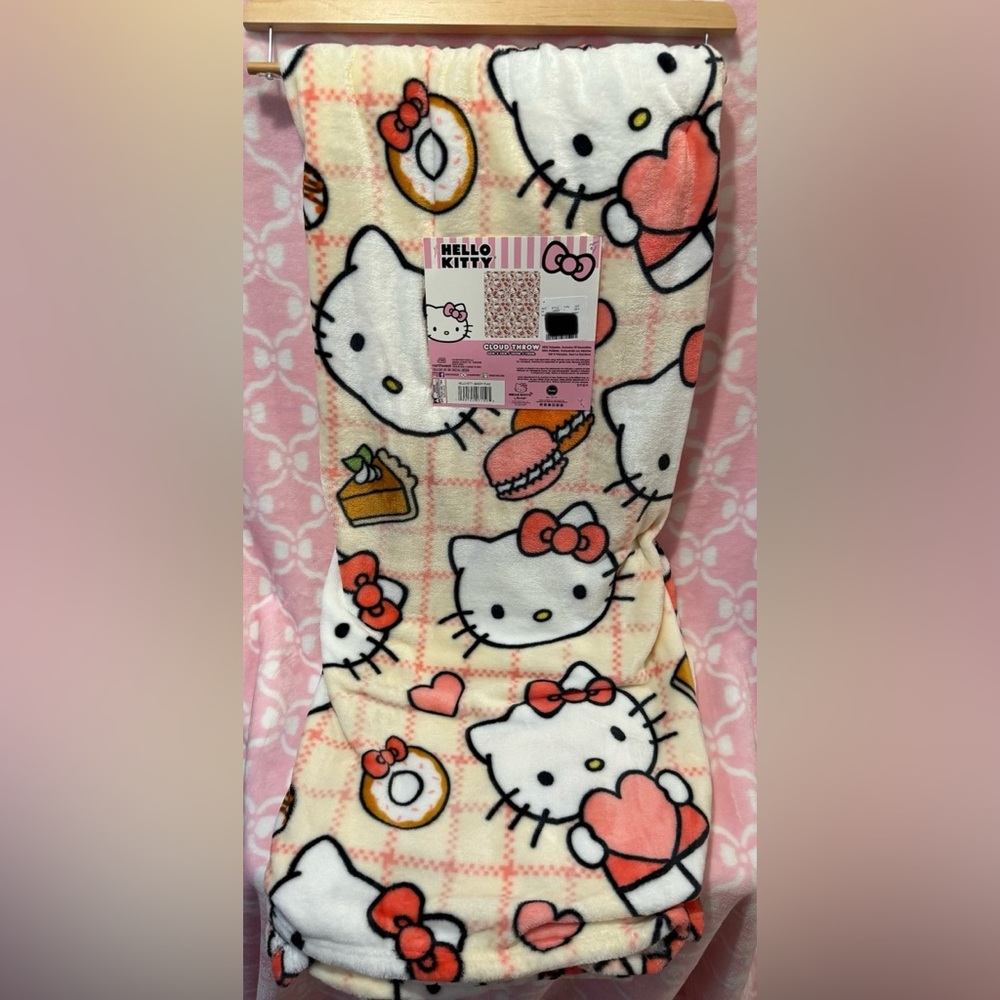 Hello Kitty Fall Dessert Cloud Throw